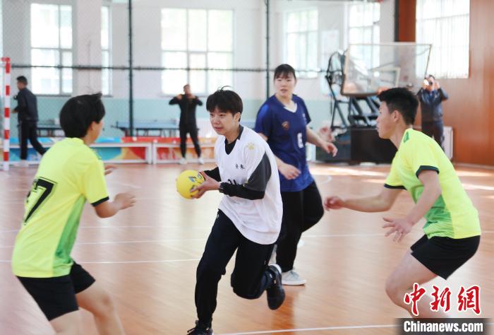 全国青年女子手球锦标赛在西宁举行，冠军与明