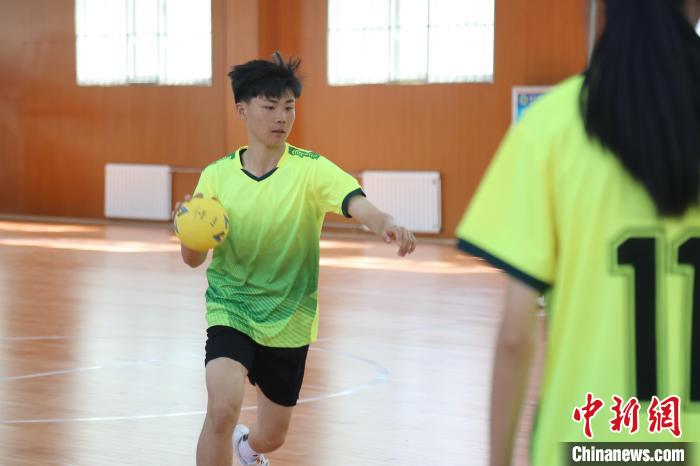 全国青年女子手球锦标赛在西宁举行，冠军与明