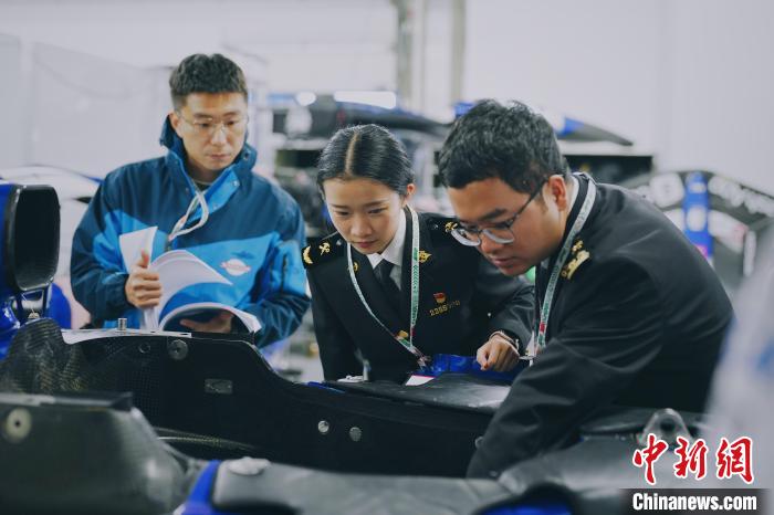 嘉定海关高效监管为F1中国大奖赛赛车落沪备赛保