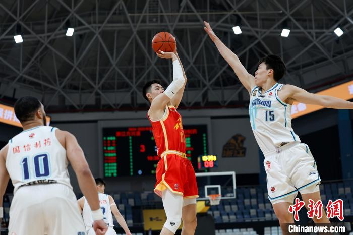 广厦男篮主场豪取12连胜 103-89击败青岛继续领跑