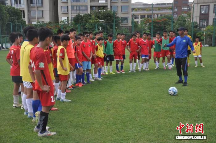 滇超联赛激战正酣：开远百年球缘再焕新生，打