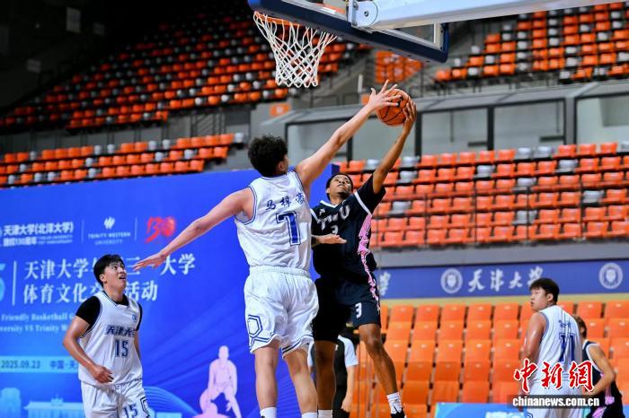 中加高校篮球友谊赛致敬校庆 共筑国际文化交流