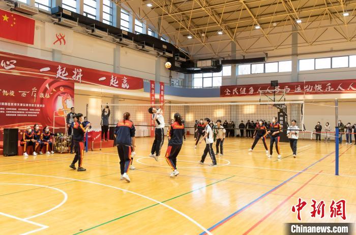 天津女排夺冠后校园互动弘扬精神 助力消费帮扶