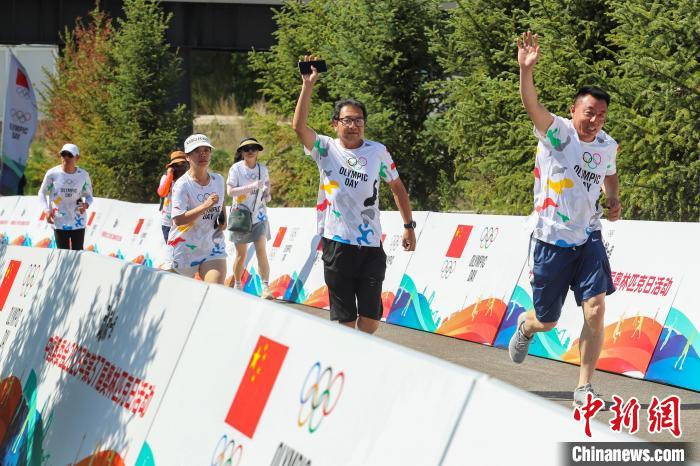张家口奥林匹克日健康跑活动吸引500余名体育爱