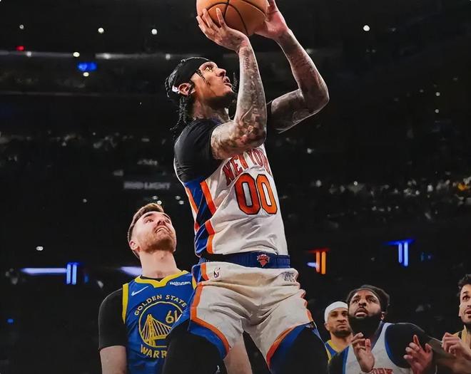 残阵勇士惨遭尼克斯21分大逆转 四连败冲击西部