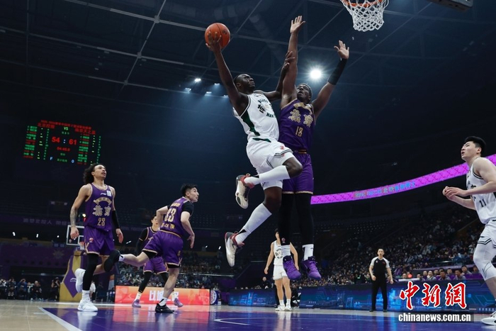 北京控股队主场不敌南京天之蓝队 CBA常规赛上演