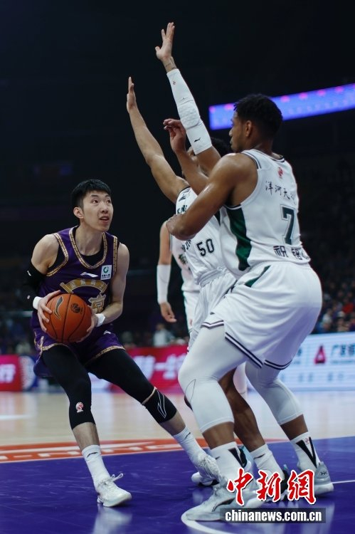 北京控股队主场不敌南京天之蓝队 CBA常规赛上演