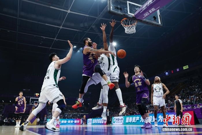 北京控股队主场不敌南京天之蓝队 CBA常规赛上演
