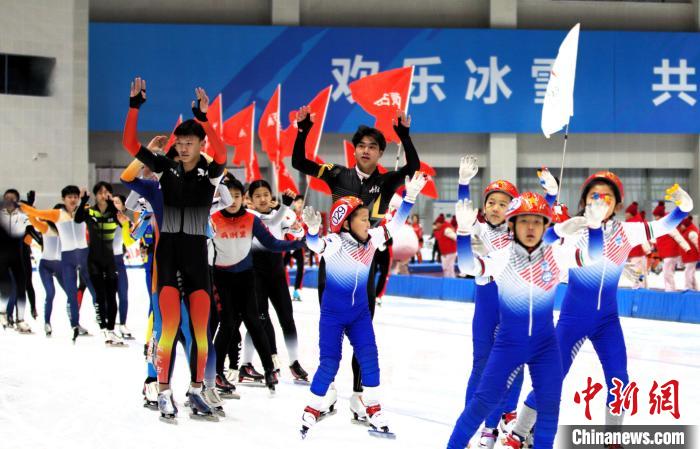 第十一届全国大众冰雪季呼伦贝尔启幕 1853项活动