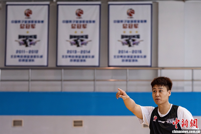 赵睿首次公开亮相北京首钢,球队全力冲击新赛