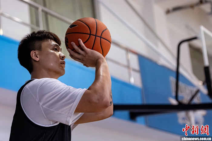 赵睿首次公开亮相北京首钢,球队全力冲击新赛