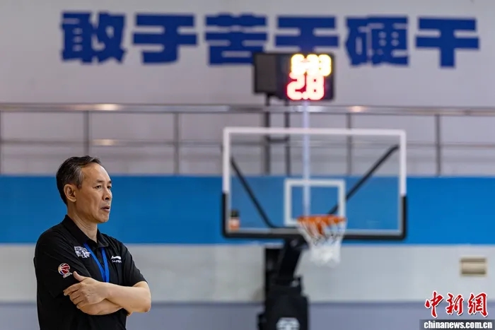 赵睿首次公开亮相北京首钢,球队全力冲击新赛